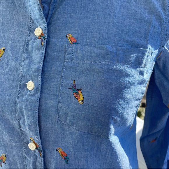 Old Navy Chambray Button Down Parrot Print Size XS - Picture 4 of 12
